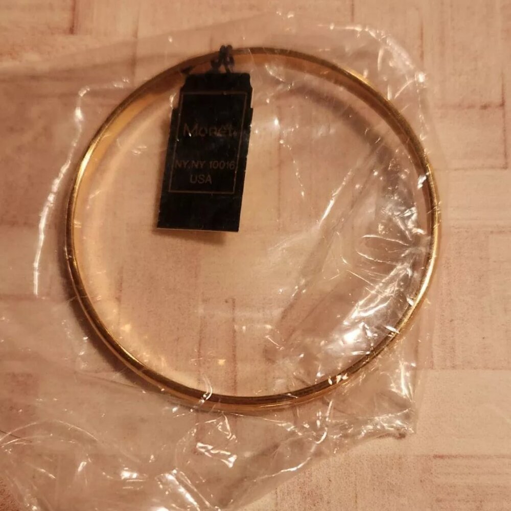 Vintage NOS tag Monet Gold Tone Round Bangle Bracelet made in USA 3/16" wide